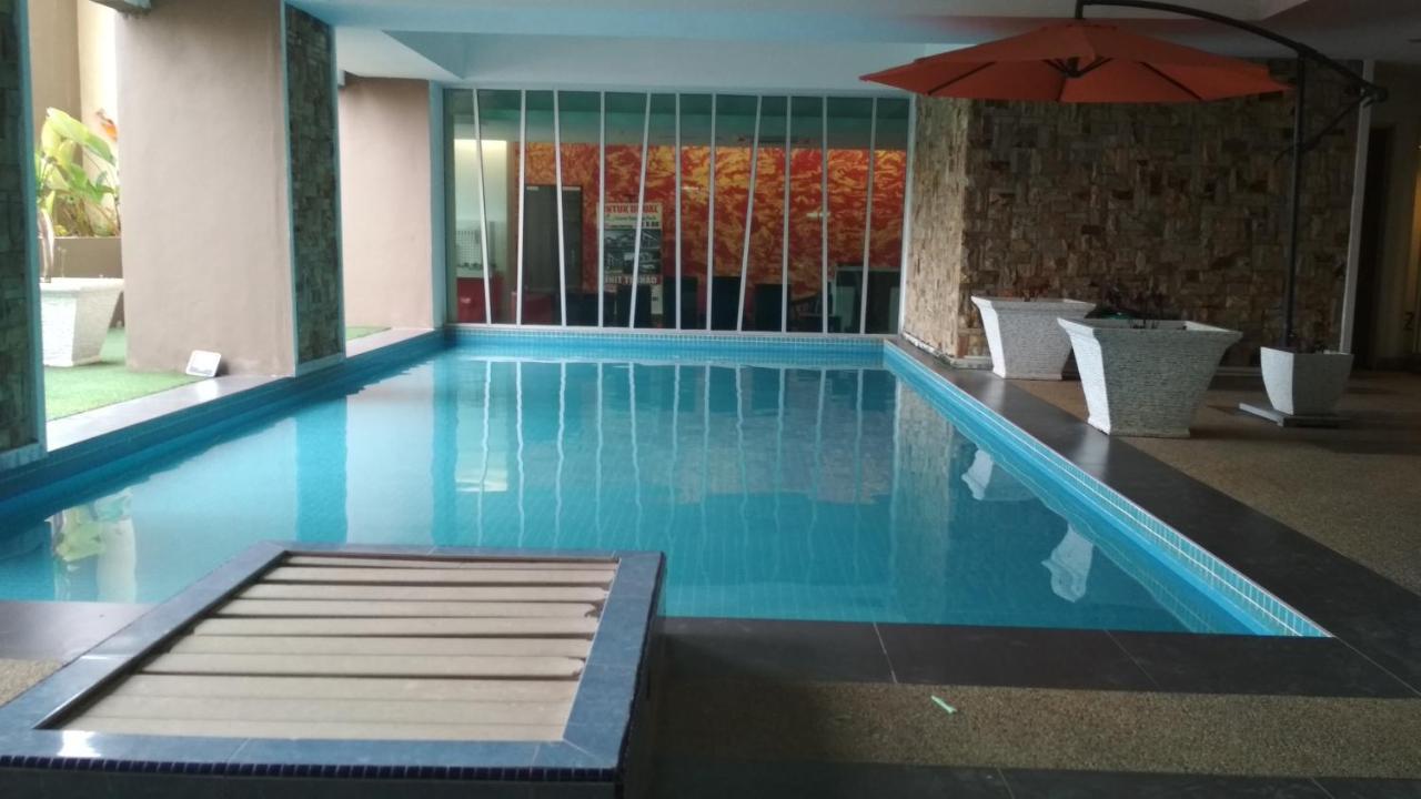 Risqi Apartment 2 Bedroom Wakaf Che Yeh Kota Bharu Exteriör bild