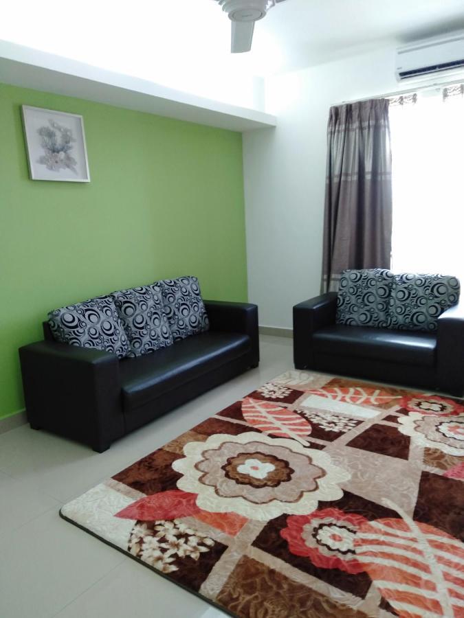 Risqi Apartment 2 Bedroom Wakaf Che Yeh Kota Bharu Exteriör bild