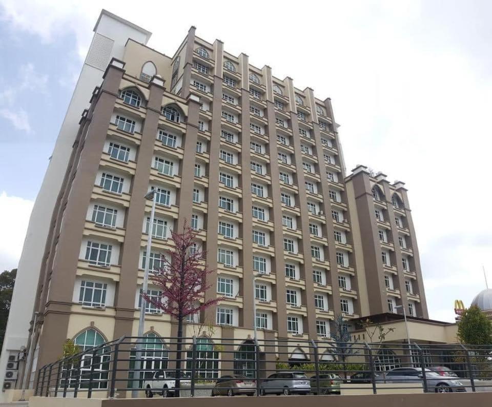 Risqi Apartment 2 Bedroom Wakaf Che Yeh Kota Bharu Exteriör bild
