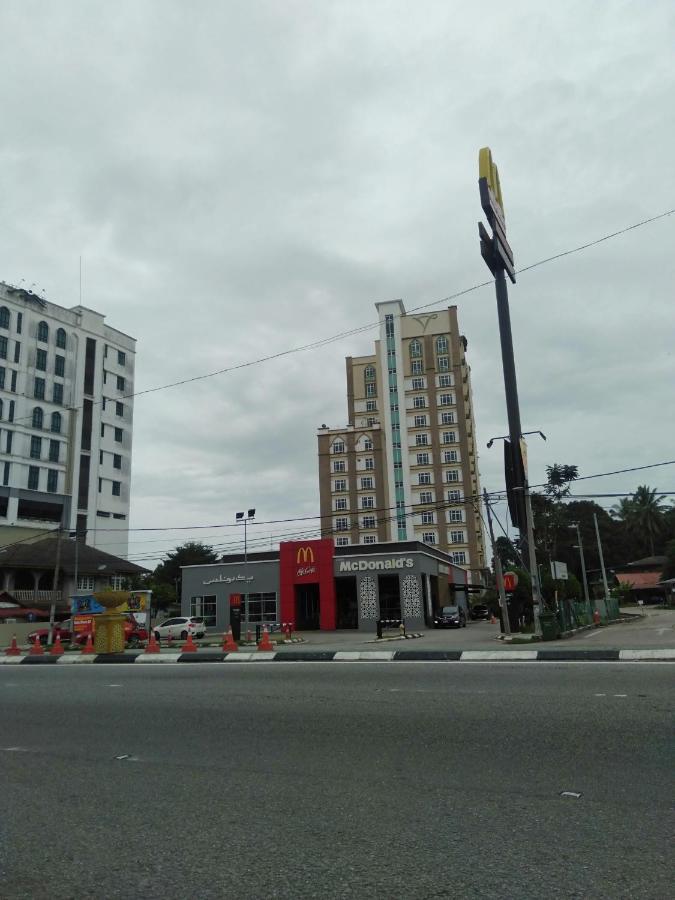 Risqi Apartment 2 Bedroom Wakaf Che Yeh Kota Bharu Exteriör bild