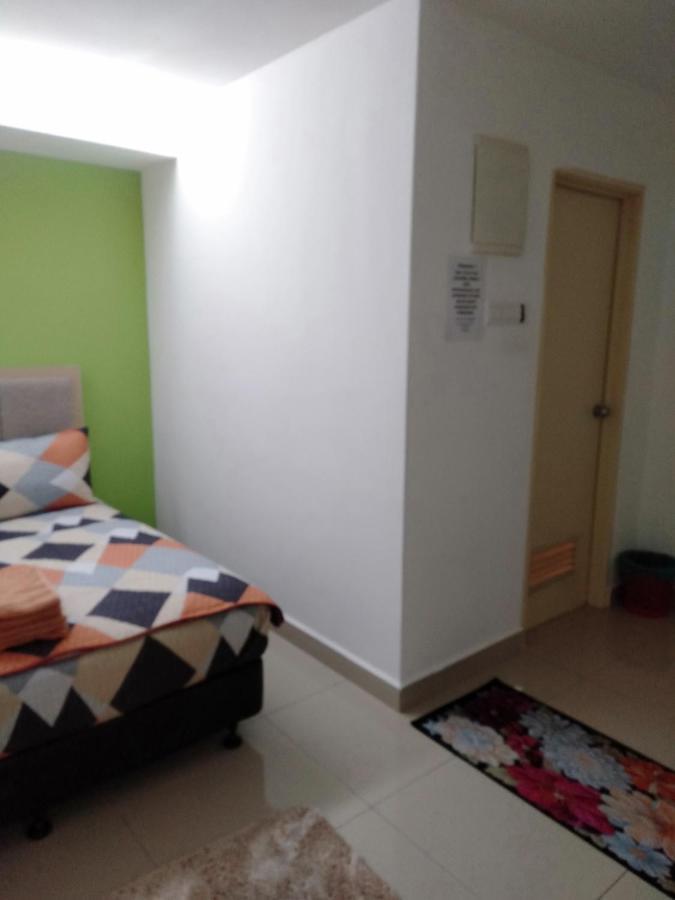 Risqi Apartment 2 Bedroom Wakaf Che Yeh Kota Bharu Exteriör bild