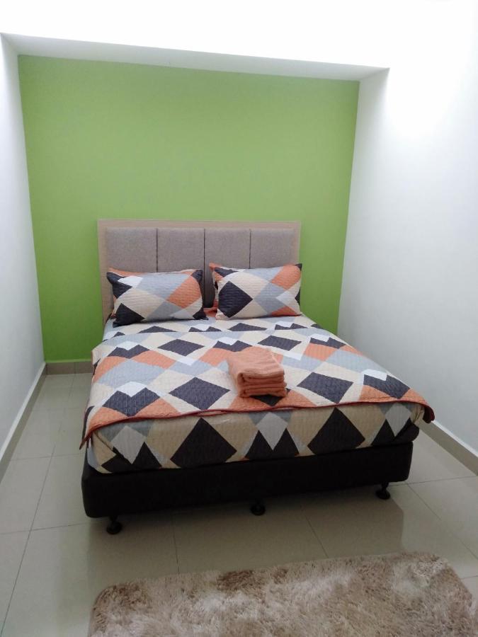 Risqi Apartment 2 Bedroom Wakaf Che Yeh Kota Bharu Exteriör bild