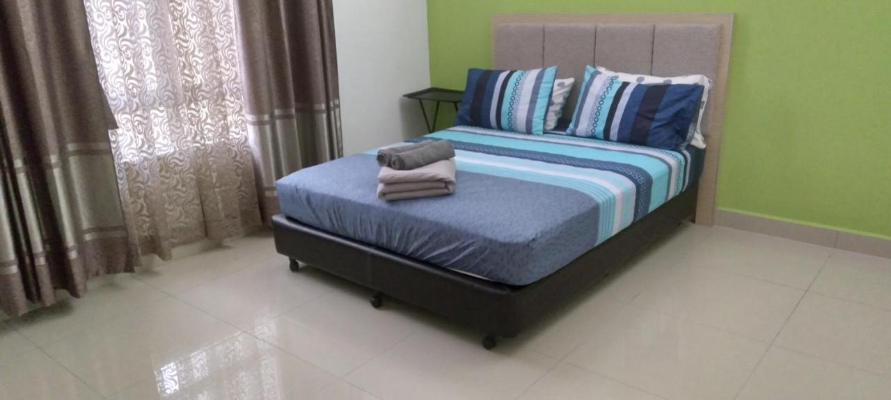 Risqi Apartment 2 Bedroom Wakaf Che Yeh Kota Bharu Exteriör bild