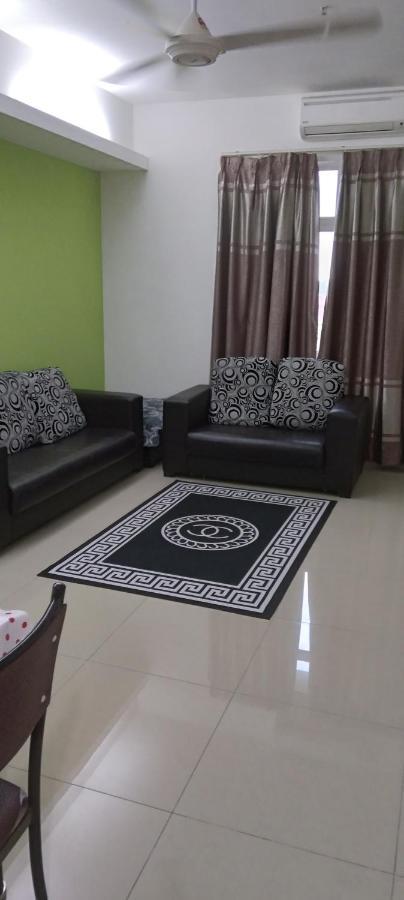 Risqi Apartment 2 Bedroom Wakaf Che Yeh Kota Bharu Exteriör bild