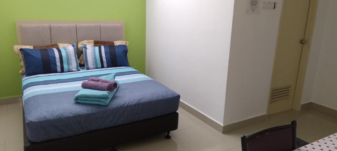 Risqi Apartment 2 Bedroom Wakaf Che Yeh Kota Bharu Exteriör bild